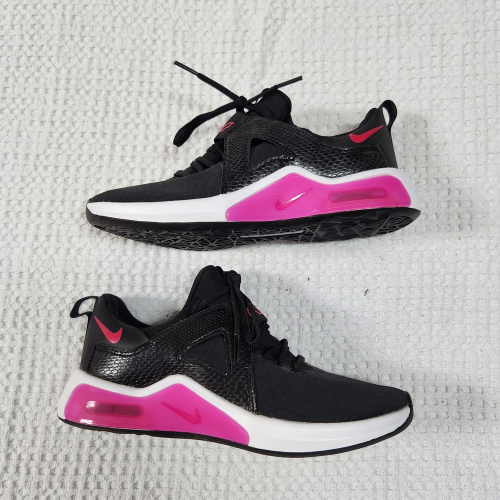 Nike Women's Black and Pink Sneakers